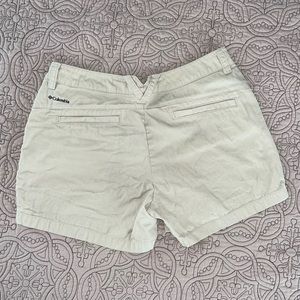 Columbia - Khaki Shorts